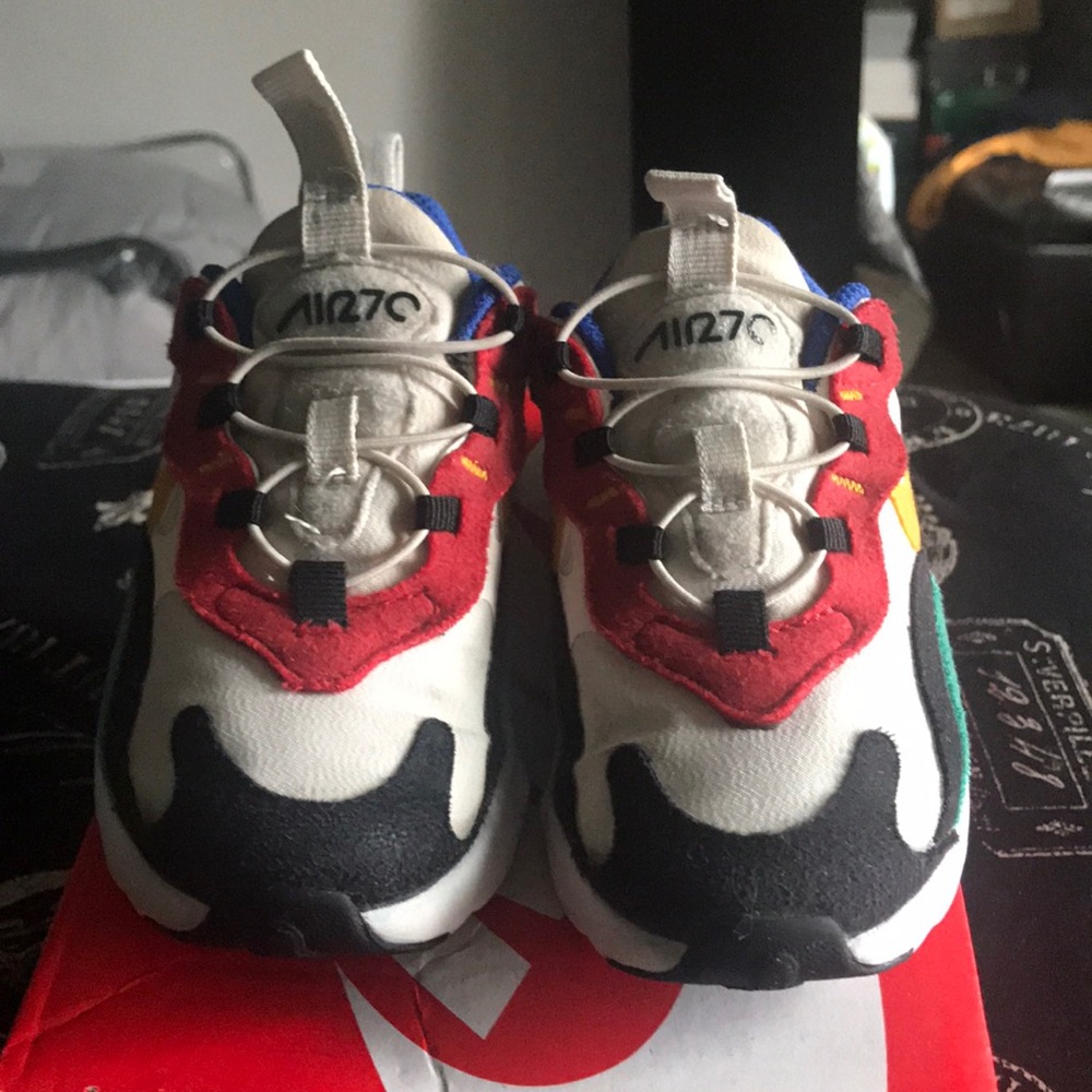 Sneakers